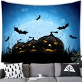 Dettaglio dell'arazzo di Halloween con zucche e pipistrelli sopra un divano - 150x100(Pelle di Pesca) / Zucca della Notte di Luna Blu (1)