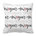 Détail du coussin de Noël en peau de pêche avec texte New Year répété et motifs de cœurs - Style Nuage de Mots Coeur Nouvel An (12) / 45x45cm