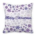 Gros plan des flocons de neige violets et du texte Merry Christmas sur la housse de coussin - Style Bénédiction de Noël Flocon de Neige Violet (15) / 45x45cm