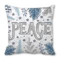 Dettaglio del cuscino in pelle di pesca con scritta Peace e aghi di pino invernali - 45*45cm / Design PEACE Bacche Blu (33)