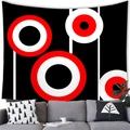 Dettaglio di un arazzo geometrico a righe appeso sopra un divano moderno in soggiorno - 100x70cm / Cerchi Pop Concentrici
