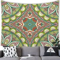 Détail d'une tapisserie mandala bohème suspendue au-dessus d'un canapé gris aux motifs vifs - 100x70cm / Mandala Vert Orange (18)