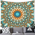 Détail d'une tapisserie mandala bohème avec motifs bleu et orange sur un mur de salon - 100x70cm / Mandala Vintage Cyan Orange Brun (12)