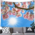 Tapisserie de fleurs de magnolia rose et ciel bleu au-dessus d'un canapé gris moderne - 100x70(Peau de Pêche) / Magnolia Rose sous le Soleil