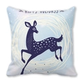 Détail de la housse de coussin bleue nordique avec cerf bondissant et message festif - Cerf Tacheté Bleu Nordique (36)
