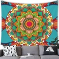 Tapisserie mandala vibrante en bleu lac et orange suspendue au-dessus d'un canapé moderne - 100x70cm / Mandala Bleu Lac Vibrant (8)