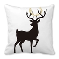 Détail du coussin de Noël blanc en peau de pêche avec renne et couronne dorée - Renne Noir Couronne Dorée (23)