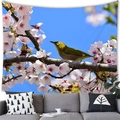 Tapisserie de fleurs de cerisier et oiseau suspendue au-dessus d'un canapé gris chic - 100x70(Peau de Pêche) / Branche de Sakura et Oiseau Zostérops