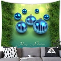 Tapiz de Navidad con agujas de pino verdes y bolas azules colgado sobre sofá - 100x70(Piel de Melocotón) / Bolas de Rayas Azules (14)
