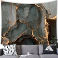 Vista detallada de un tapiz de lujo con textura de mármol y líneas doradas en pared - 100cmx70cm / Mármol Abstracto (12) / Textura Fluida Gris Oscuro Esmeralda Oro (12)