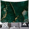 Detalle de tapiz de mármol verde oscuro con vetas doradas sobre un sofá moderno - 100cmx70cm / Tapiz de Textura de Mármol (10) / Textura Fluida Verde Oscuro Oro