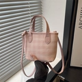 Sac seau rose à carreaux avec doubles poignées et détails métalliques dorés pour femme - Rose
