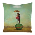 Détail de l'illustration surréaliste sur housse de coussin décorative en aspect soie fine - Couple s'Embrassant sur un Ballon d'Équilibre (7)