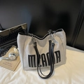 Bolso tote grande de lona gris con letras, correa de cadena y espacio para portátil - Negro