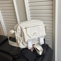Bolso bandolera pequeño de nailon beige con bolsillo de malla y cierre de hebilla - Blanco