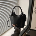 Bolso cubo minimalista de cuero sintético negro con asas anudadas y correa ajustable - Negro