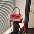 Elegante borsa a mano rossa con bordo in pizzo, fiocco in pelle e tracolla rimovibile - Rosso