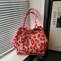 Rosafarbene Nylon-Einkaufstasche mit Leopardenmuster und praktischer Vordertasche - Rosenrosa