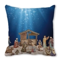 Housse de coussin carrée Scène de la Nativité en peau de pêche avec ciel étoilé bleu - Style Portrait de Famille Étable Bleu Foncé (15)