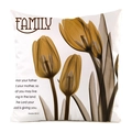 Détail de la housse de coussin avec tulipes et texte biblique sur le thème Famille - Style Citation Famille Tulipe Fauve / 45x45cm