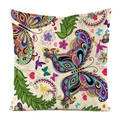 Detailaufnahme der bunten Schmetterlings- und Blumenmuster auf dem Boho-Seidenkissenbezug - 45x45 cm / Boho Blumenstil 15 (15)