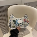 Bolso de hombro de lona bordada vintage con ribete de cuero blanco y cadena de metal - Blanco