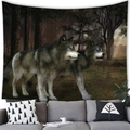 Tapiz medieval de fantasía con dos lobos en el bosque sobre un sofá gris - Dos Lobos Realismo Bosque (Estilo 14) / 100X70