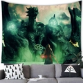 Detalle de un tapiz de pared fantástico con dragón verde y aventurero misterioso - Expedición Épica De Huevos De Dragón (Estilo 9) / 100X70