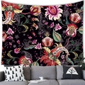 Bohemian wandtapijt met paisley bloemen op zwarte stof boven een woonkamerbank - 100x70(Perzikhuid) / Patroon 15