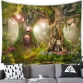 Tapiz de pared de bosque de hadas con casas de árboles y espíritus sobre sofá gris - Casa Del Árbol De Cuento Bosque De Hadas (Estilo 3) / 100X70