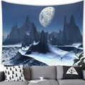 Detail eines Wandteppichs mit Mond und verschneiter Berglandschaft im modernen Wohnzimmer - 100x70(Pfirsichhaut) / Dunkelblauer Mond Schneebersch (7)