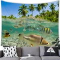 Detail eines tropischen Wandteppichs mit Korallenriffen und Palmen an einer grauen Wand - 150x100 / Pfirsichhaut / Korallenriff Tropischer Fisch (6)