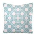 Gros plan sur les motifs géométriques bleus et blancs d'une housse de coussin - Cercles Géométriques Bleu Tiffany (14)