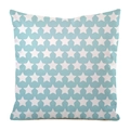 Détail de la housse de coussin en satin bleu clair avec motif étoiles et coutures nettes - Étoiles Blanches Bleu Pâle (13)