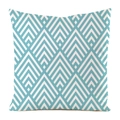 Détail du motif chevron bleu et blanc sur la housse de coussin de canapé soyeuse - Vagues Géométriques Bleu Clair (12)