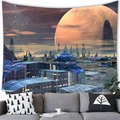 Dettaglio dell'arazzo planetario di fantascienza appeso sopra il divano del soggiorno - 150x100cm / Stile Pianeta Arancione E Edificio Futuro / Pelle di Pesca