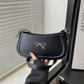 Elegante bolso de media luna negro con lazo dorado y correa ajustable para el hombro - Negro
