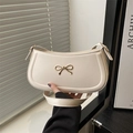 Bolso crema bajo el brazo con cierre de lazo dorado, estilo chic y minimalista mujer - Blanco