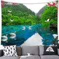 Detail van een landschapstapijt met bergen en zwanen op een muur in de woonkamer - 100x70(Perzikhuid) / Chinese Landschapsscrol