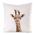 Macro-opname van de HD-giraffeprint op een witte vierkante kussenhoes van zijde - Giraffe Portret (4)