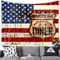 Dettaglio dell'arazzo vintage Route 66 con bandiera americana sopra un divano grigio - Stile Diner Bandiera / 150x100(Pelle di Pesca)