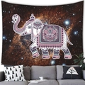 Tapisserie murale éléphant mandala avec motif ciel étoilé au-dessus d'un canapé de salon - Éléphant Étoilé à Lignes Blanches(11)