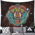 Tenture éléphant mandala avec ciel étoilé suspendue au-dessus d'un canapé gris - Éléphant Galaxie Abstrait(8)