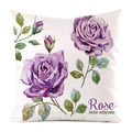 Gros plan sur l'imprimé aquarelle de roses violettes du coussin en satin blanc - Style Rose Aquarelle Violette / 45x45 cm