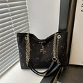 Sac cabas en velours côtelé noir avec imprimé cerises et bandoulière chaîne dorée - Noir