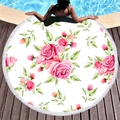 Rundes schnelltrocknendes Strandtuch mit Aquarellrosen, Blättern und weißen Fransen - Frische Rosa Blumen (3)