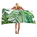 Dickes Strandtuch mit Aquarell-Druck aus tropischen grünen Palm- und Monstera-Blättern - Dunkelgrüne Aquarellblätter (10)