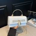 Sac Kelly blanc gaufré crocodile avec poignée anneau doré et détail cadenas en cœur - Blanc