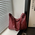 Bolso tote burdeos de cuero con diseño de tachuelas en M y correa de hombro ancha - Rojo