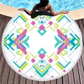 Rundes Strandtuch mit blaugrünen geometrischen Mustern und weißen Fransen am Pool - Frischer Geometrischer Symmetrischer Stil (8)